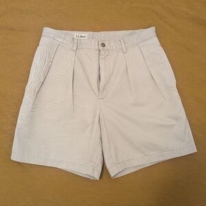 L.L. Bean Pleated 7" Shorts